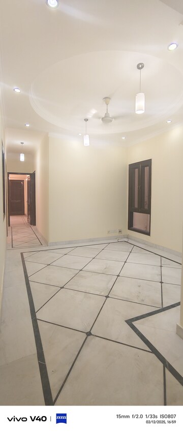 Room in 4 BHK Apartment at Greater Kailash I – for Rent