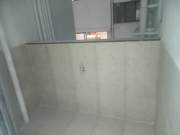 Room in 4 BHK Apartment at Dosti Greenscape, Hadapsar – for Sale