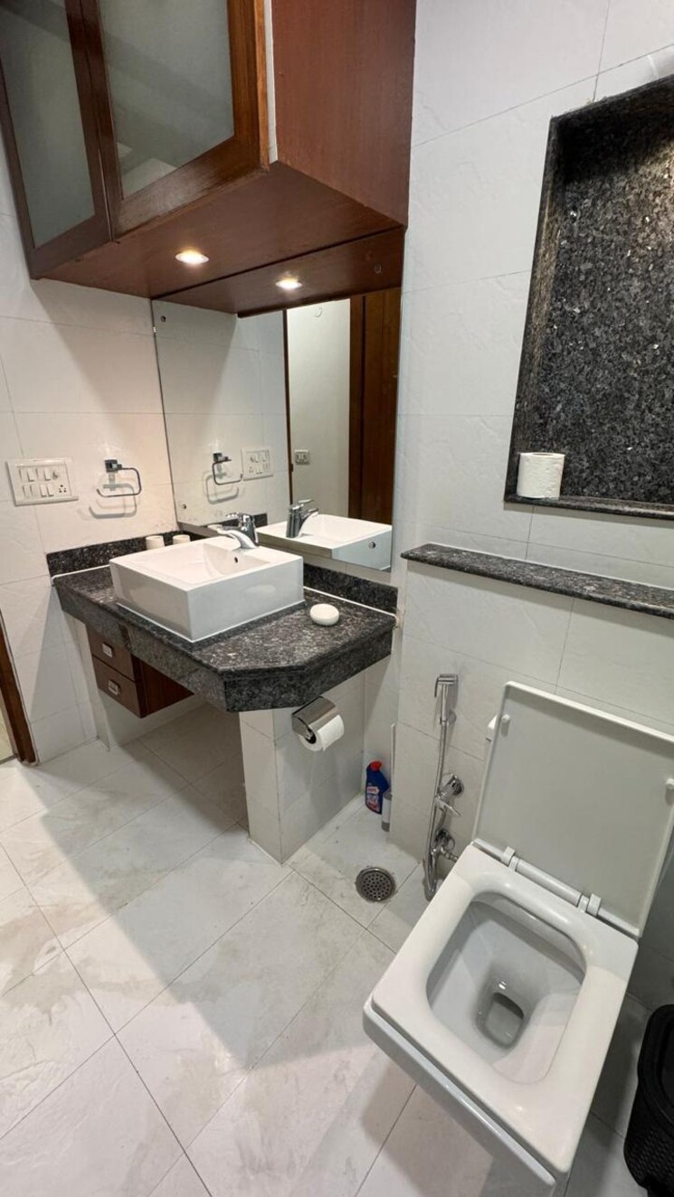 Attached Bathroom, malcha marg 3 Bedroom 3200 Sq.Ft. Apartment In Malcha Marg Delhi 8195782