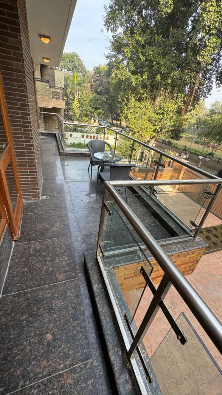 Balcony, malcha marg 3 Bedroom 3200 Sq.Ft. Apartment In Malcha Marg Delhi 8195782