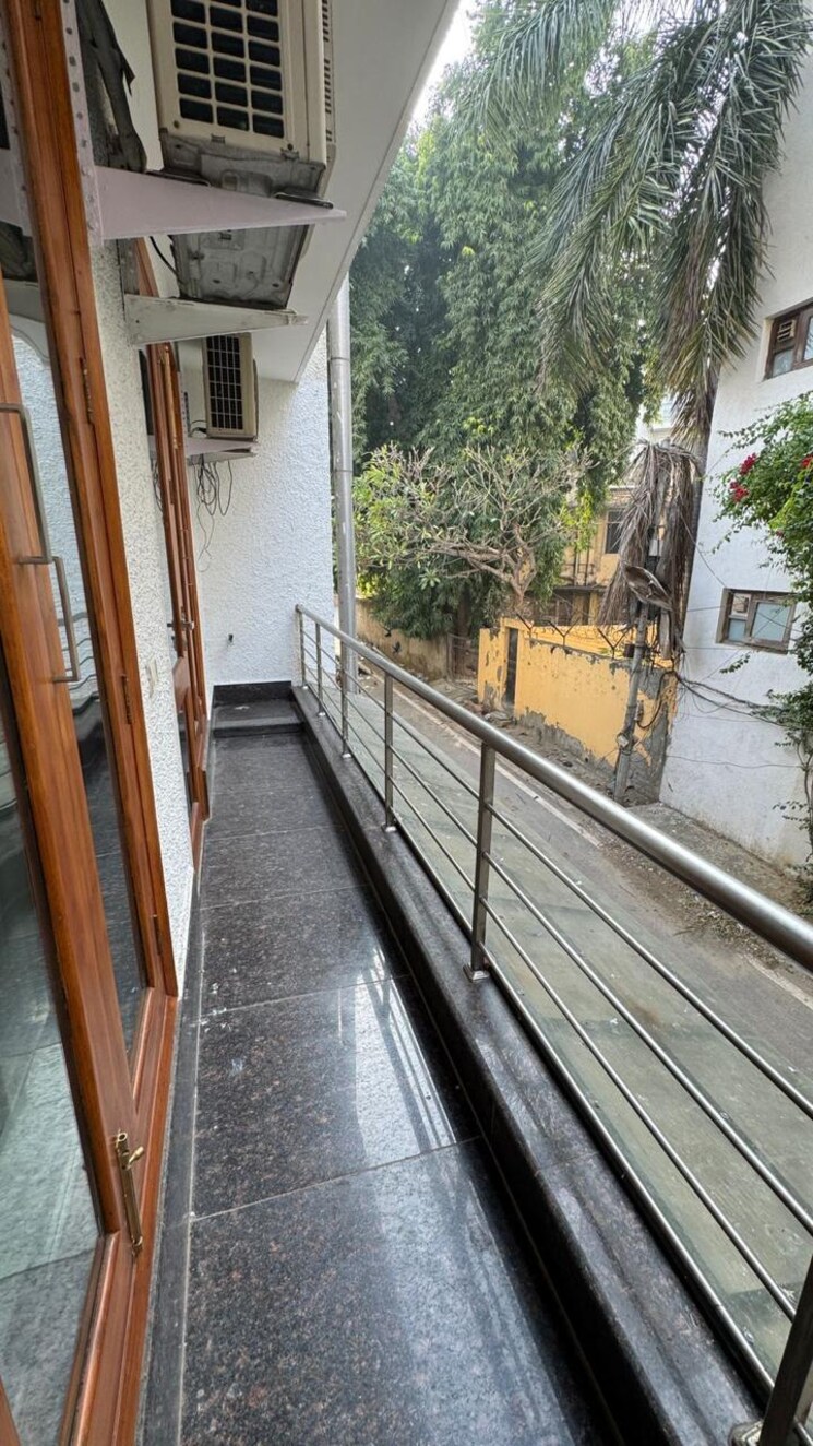 Balcony, malcha marg 3 Bedroom 3200 Sq.Ft. Apartment In Malcha Marg Delhi 8195782