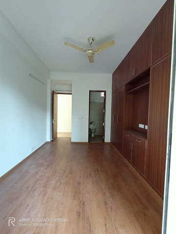 Room in 3.5 BHK Villa at Vatika Signature Villas, Sector 82 – for Rent
