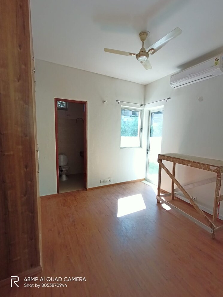 Room, vatika-signature-villas 3.5 Bedroom 3000 Sq.Ft. Villa In Sector 82 Gurgaon 8195810