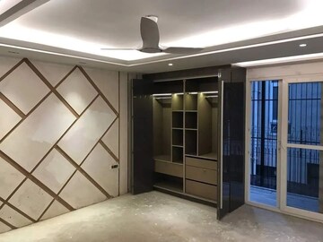 Room in 4 BHK Apartment at DLF Belvedere Towers, Sector 24 – for Rent