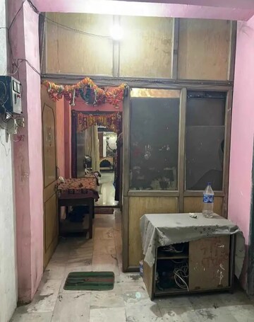 Living Room in 1 BHK Villa at Aliganj – for Rent