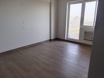 Room in 3 BHK Apartment at Silverglades The Melia, Sohna Sector 35 – for Sale