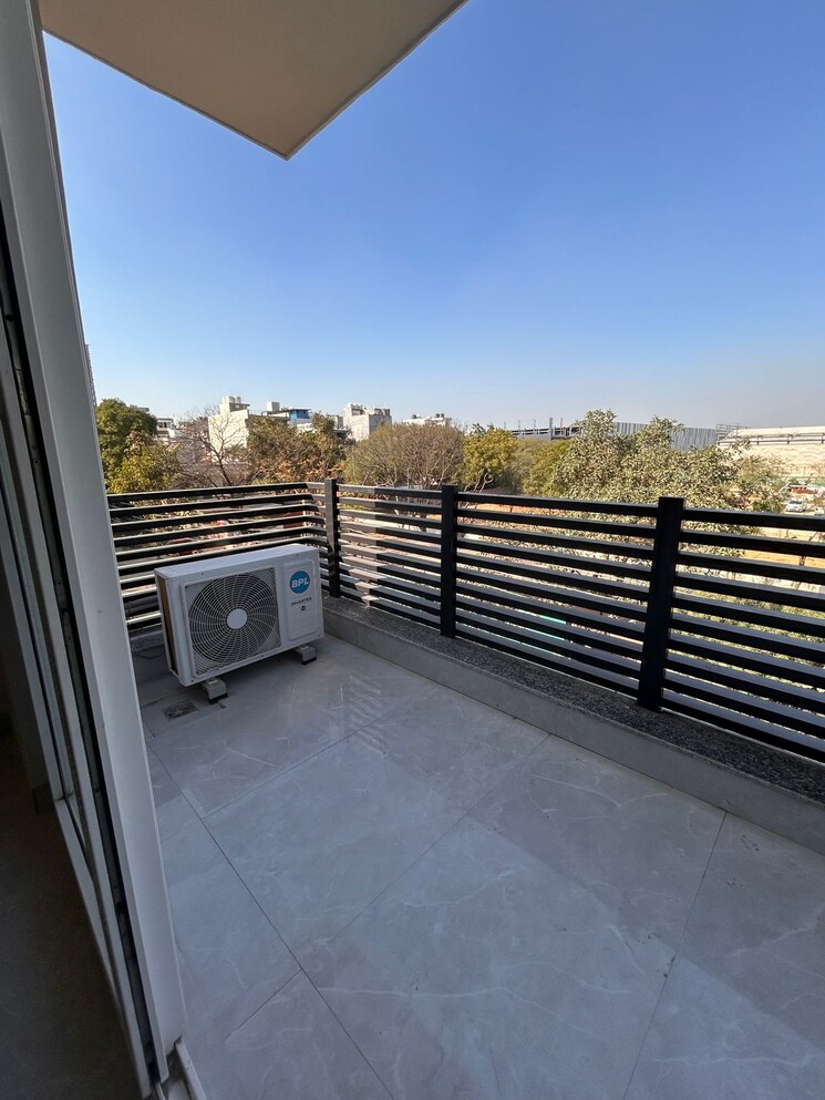 Balcony, dlf-the-belvedere-park 4 Bedroom 1720 Sq.Ft. Apartment In Sector 24 Gurgaon 8195918