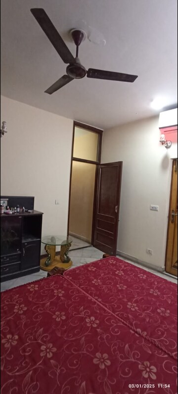 Living Room in 2 BHK Builder Floor at South Extension ii – for Rent