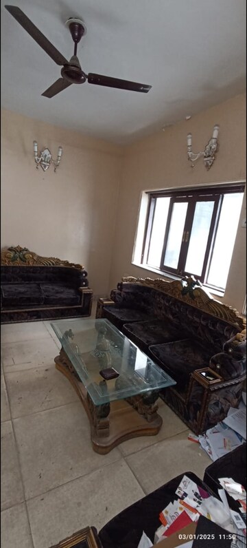 Living Room in 2 BHK Builder Floor at South Extension ii – for Rent