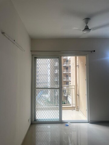 Room in 2 BHK Apartment at Mahagun Mywoods II, Sector 16c Greater Noida – for Rent
