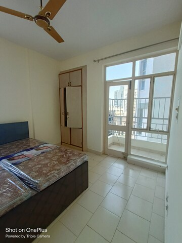 Room in 2 BHK Apartment at Maple Heights, Sector 43 – for Rent