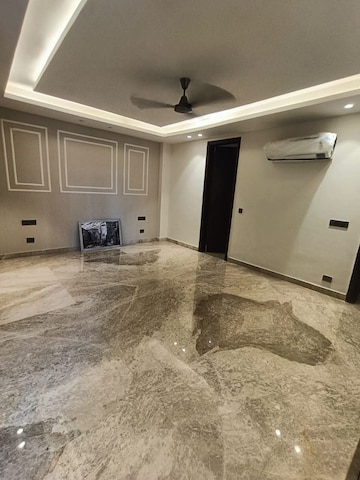 Parking in 3.5 BHK Builder Floor at Sector 49 – for Sale