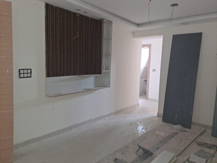 Room, sector 73 2 Bedroom 1050 Sq.Ft. Builder Floor In Sector 73 Noida 8196003