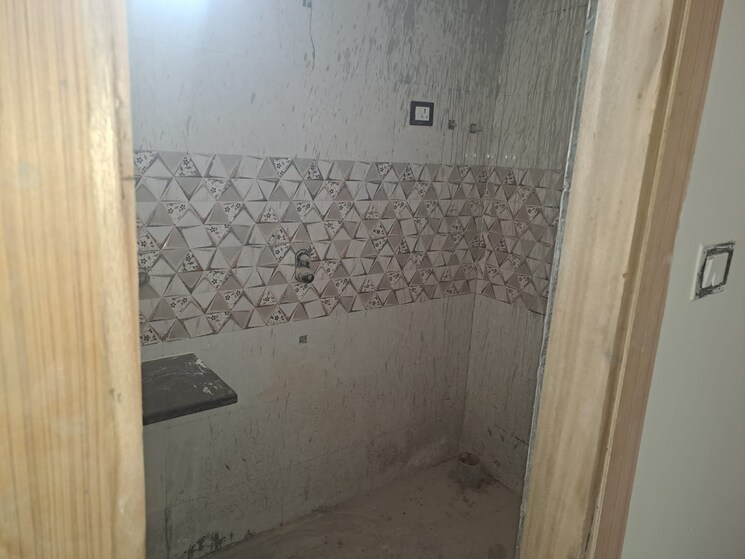 Bathroom, sector 73 2 Bedroom 1050 Sq.Ft. Builder Floor In Sector 73 Noida 8196003