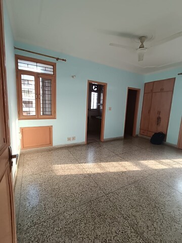 Room in 4 BHK Apartment at Sector 49 – for Sale