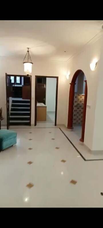 Building Lobby in 4 BHK Builder Floor at Green Park – for Rent