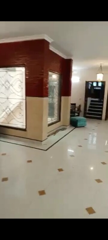 Living Room in 4 BHK Builder Floor at Green Park – for Rent