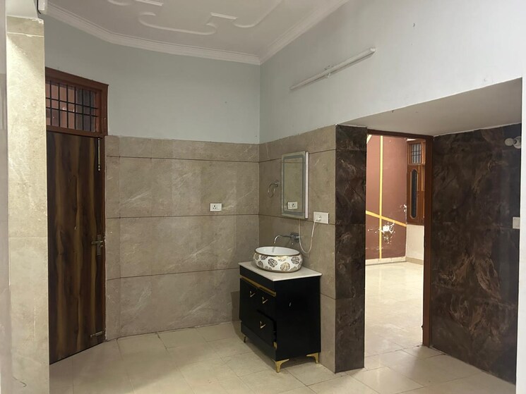 Bathroom, peer mucchalla 3 Bedroom 2200 Sq.Ft. Apartment In Peer Mucchalla Zirakpur 8196118