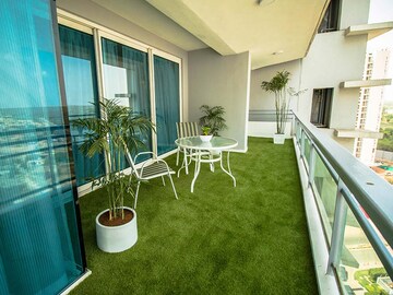 Balcony in 4 BHK Apartment at DLF The Belaire, Sector 54 – for Rent