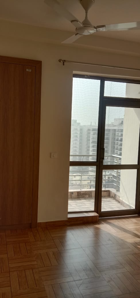 3 BHK + Extra Room Apartment For Sale in Unitech Fresco