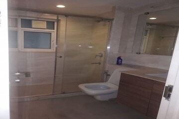 Bathroom in 4 BHK Apartment at DLF The Belaire, Sector 54 – for Rent