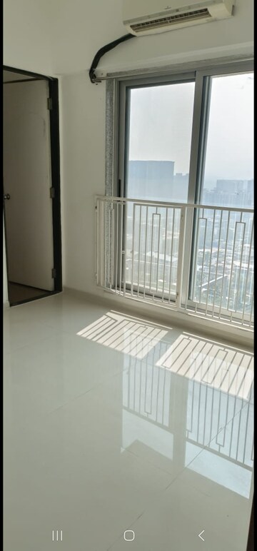 Room in 2 BHK Apartment at Mayfair The View, Vikhroli West – for Rent