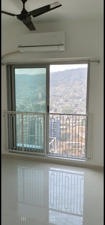 Room in 2 BHK Apartment at Mayfair The View, Vikhroli West – for Rent