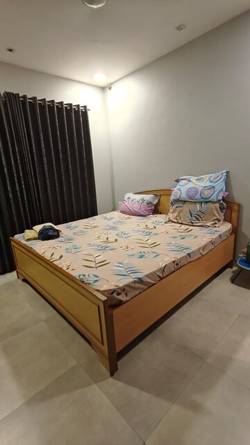 Bedroom in 2.5 BHK Apartment at Chembur – for Rent