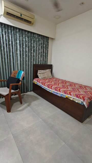Bedroom in 2.5 BHK Apartment at Chembur – for Rent