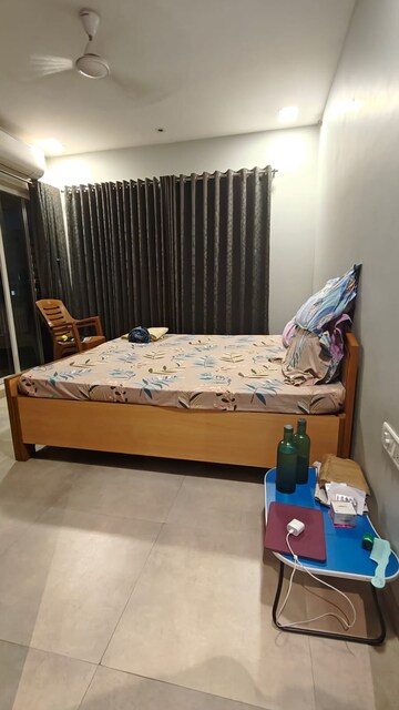 Bedroom in 2.5 BHK Apartment at Chembur – for Rent