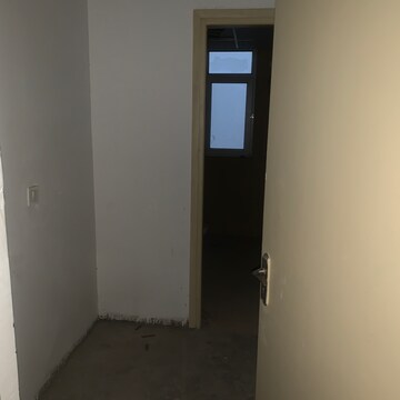Room in 3 BHK Apartment at ILD Grand, Basai Enclave 1 – for Sale