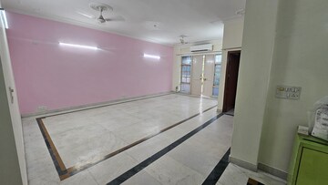 Room in 4 BHK Builder Floor at Sector 48 – for Rent