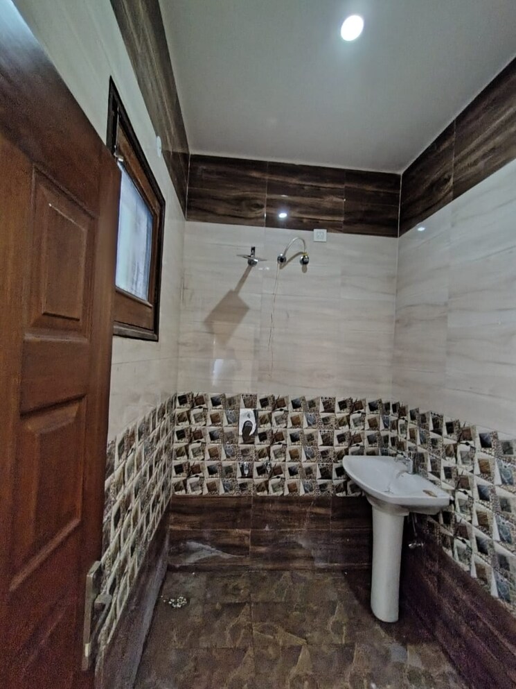 Bathroom, vip road 3 Bedroom 1800 Sq.Ft. Independent House In Vip Road Zirakpur 8196340