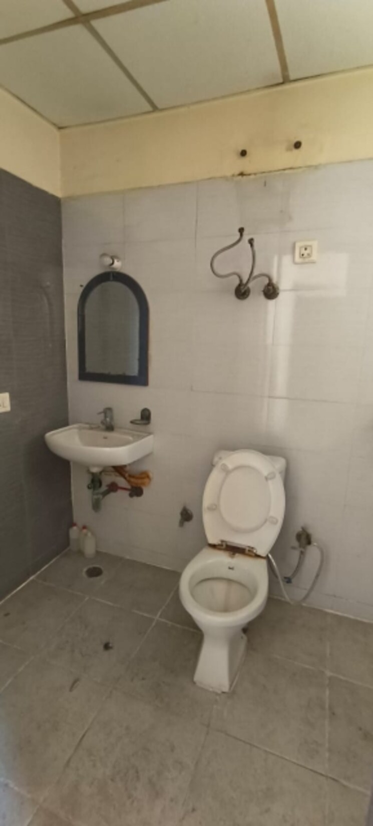 Bathroom, dundahera 3 Bedroom 1675 Sq.Ft. Apartment In Dundahera Ghaziabad 8196351