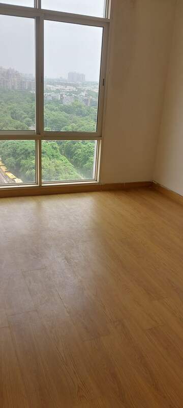 Room in 2 BHK Apartment at Jaypee Greens Star Court, Jaypee Greens – for Sale