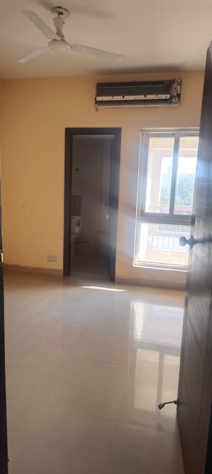 Room, sector 93 3 Bedroom 1900 Sq.Ft. Apartment In Sector 93 Gurgaon 8196359