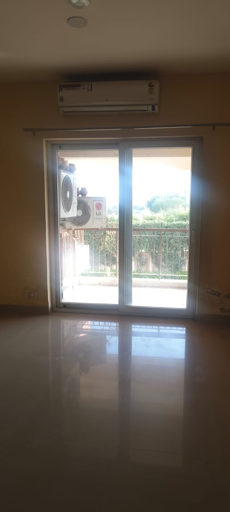 Room, sector 93 3 Bedroom 1900 Sq.Ft. Apartment In Sector 93 Gurgaon 8196359