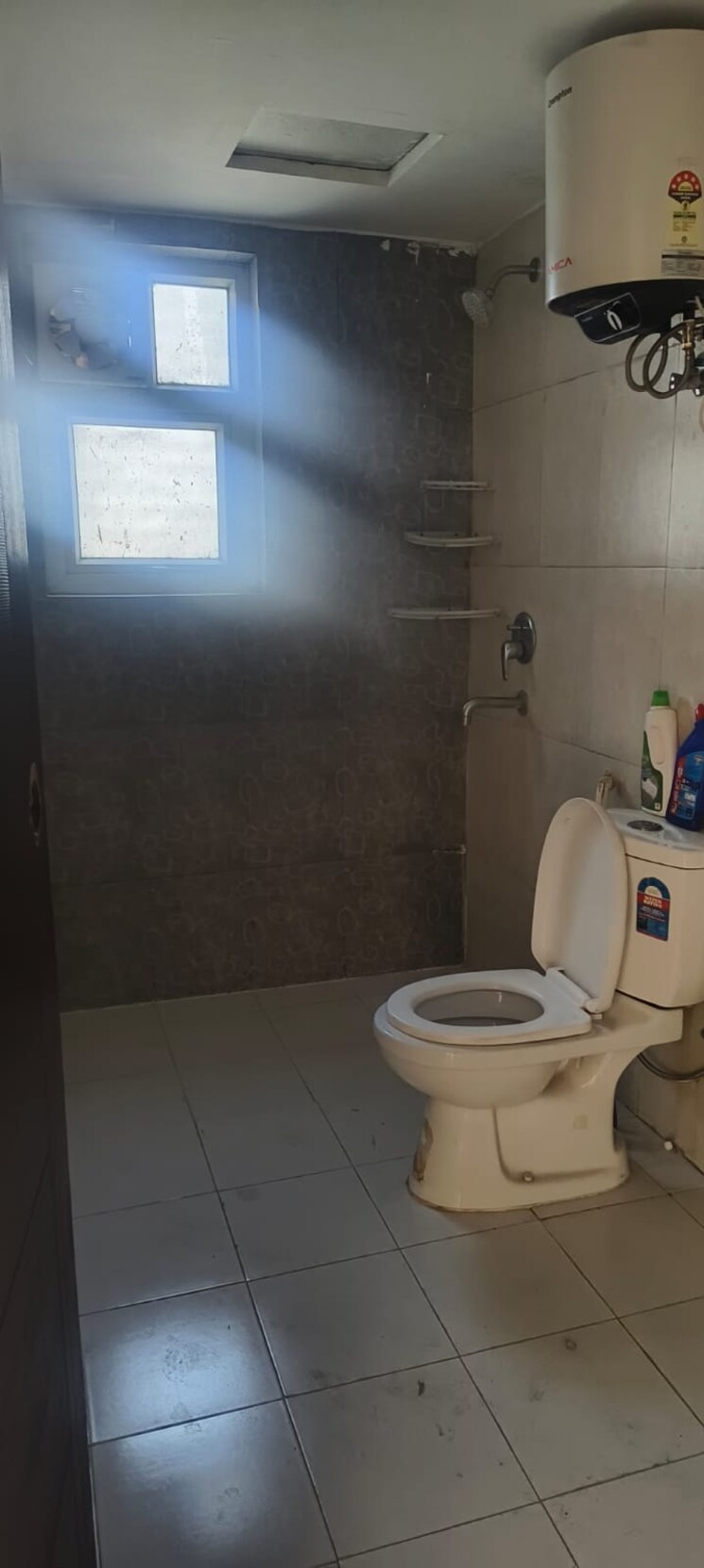 Attached Bathroom, sector 93 3 Bedroom 1900 Sq.Ft. Apartment In Sector 93 Gurgaon 8196359