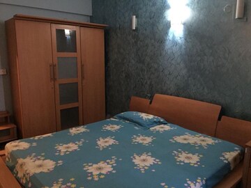 Bedroom in 4 BHK Apartment at DLF Windsor Court, Dlf Phase iv – for Rent