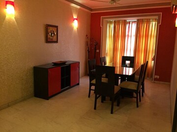 Living Room in 4 BHK Apartment at DLF Windsor Court, Dlf Phase iv – for Rent