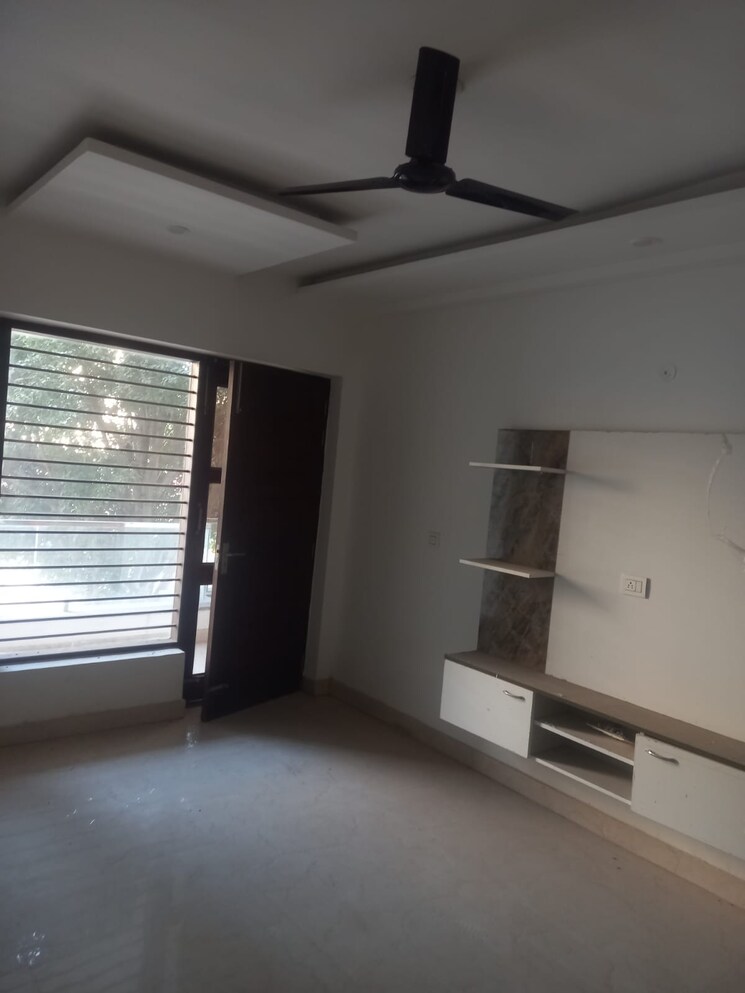 Room, parklands 3 Bedroom 250 Sq.Ft. Builder Floor In Sector 85 Faridabad 8196497