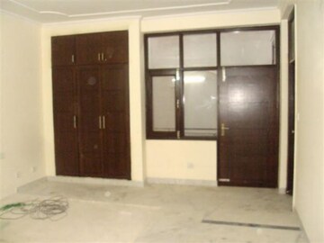 Room in 3 BHK Apartment at Mahagun Mywoods II, Sector 16c Greater Noida – for Sale