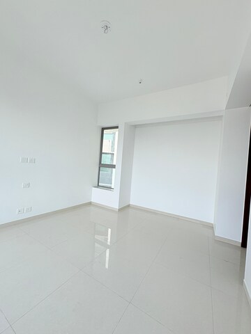 Room in 2 BHK Apartment at Kalpataru Immensa, Kolshet Road – for Rent
