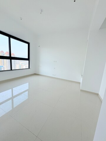 Room in 2 BHK Apartment at Kalpataru Immensa, Kolshet Road – for Rent