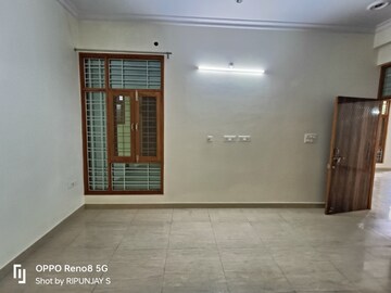 Room in 3 BHK Independent House at Gomti Nagar – for Rent