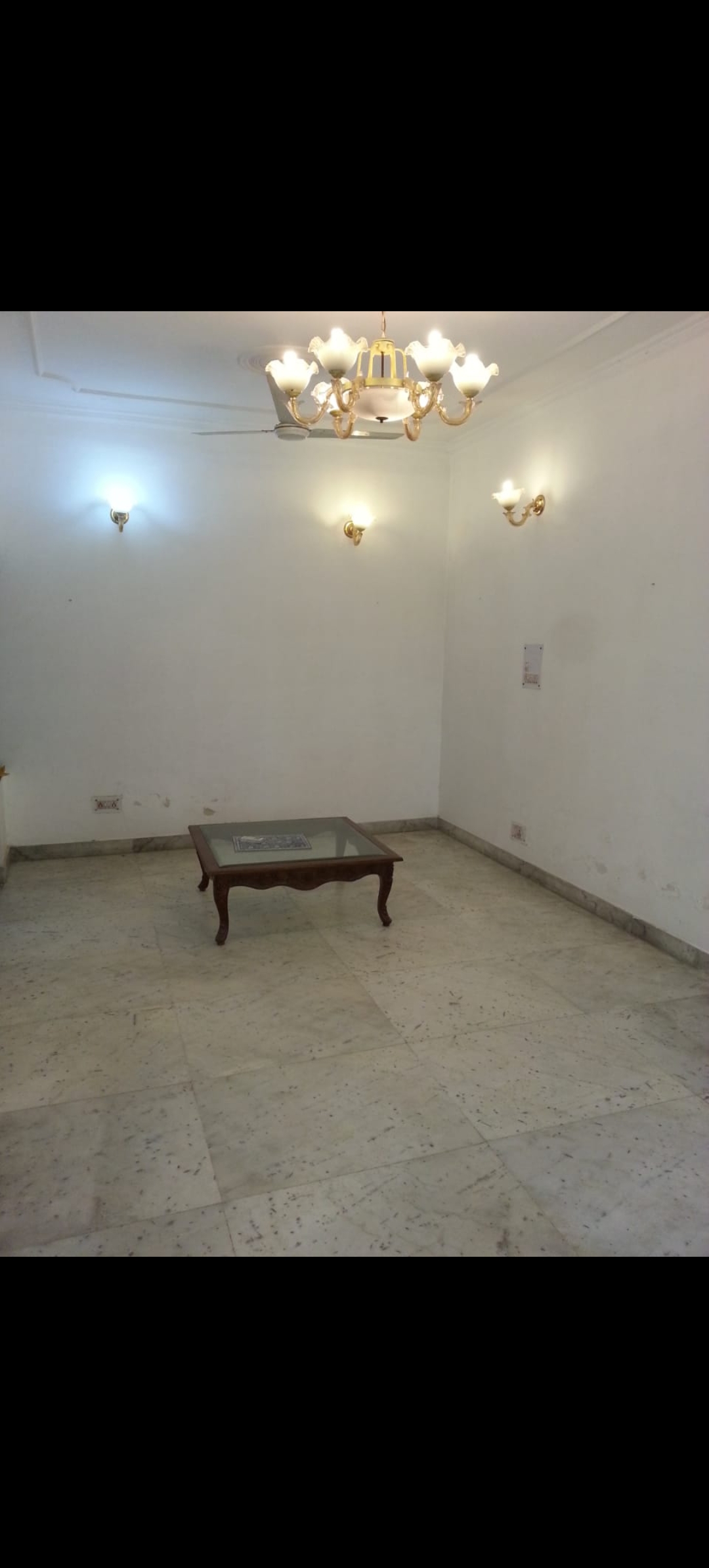 4 BHK + Servant Room Apartment For Sale in Builder Floor 