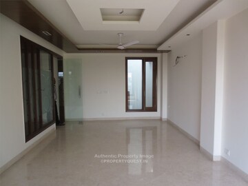 Room in 2.5 BHK Apartment at Mahagun Mywoods II, Sector 16c Greater Noida – for Sale