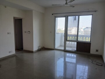 Room in 2 BHK Apartment at DLF Regency Park I, Dlf Phase iv – for Rent
