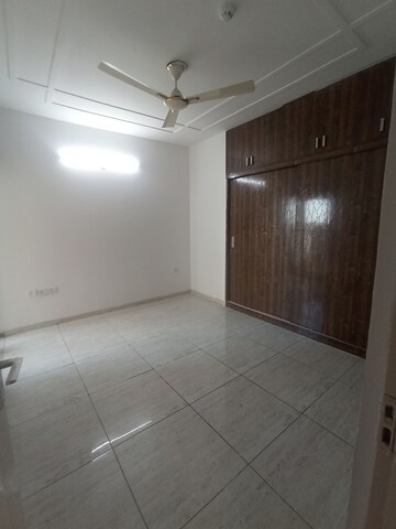 Room in 3 BHK Apartment at Ajnara Ambrosia, Sector 118 – for Rent