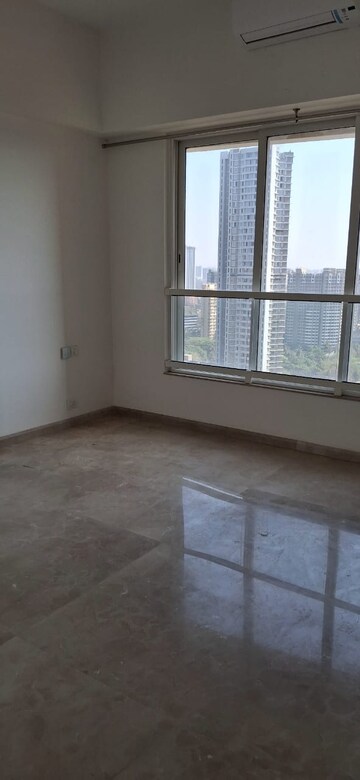 Room in 2 BHK Apartment at Kalpataru Radiance, Goregaon West – for Rent